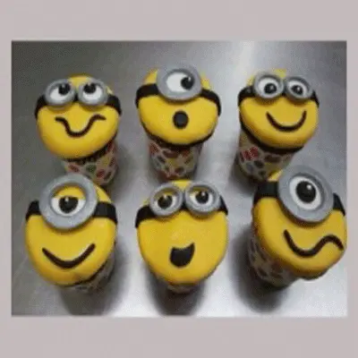 Minions Cup Cakes