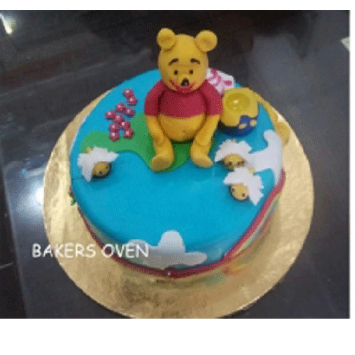 Pooh Cake (Fondant)