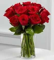 15 Red roses in Glass pot