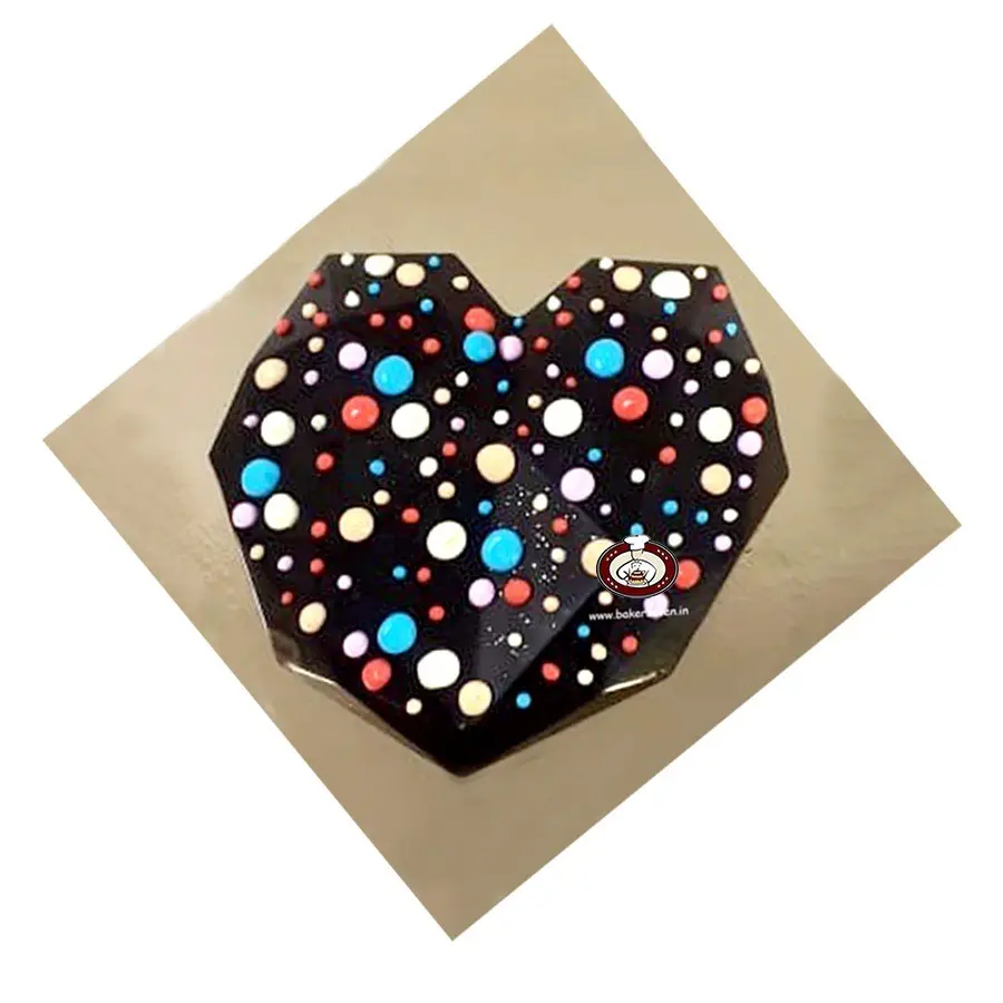 Pinata Black Heart Cake B