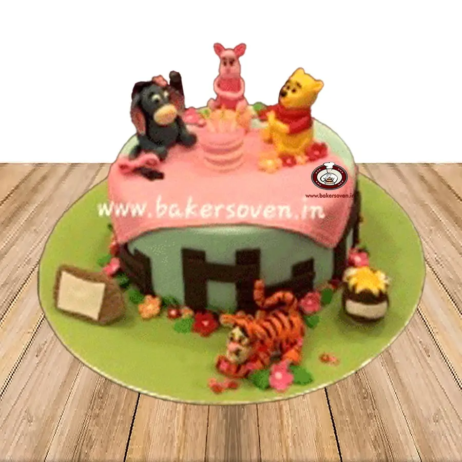 Pooh Fondant Cake